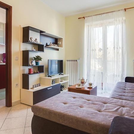Amazing Apartment In Porec With Kitchen Exterior foto