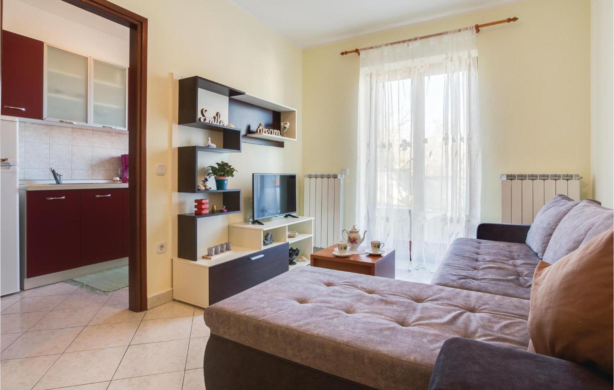 Amazing Apartment In Porec With Kitchen Exterior foto