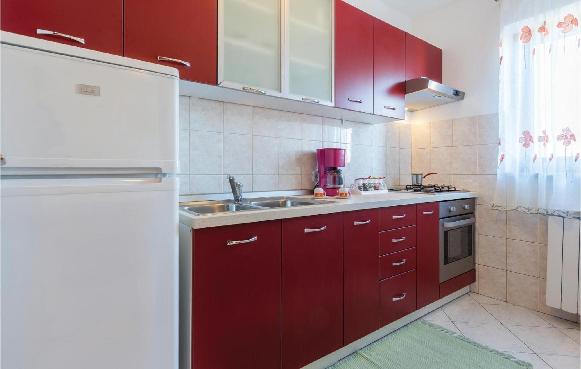 Amazing Apartment In Porec With Kitchen Exterior foto