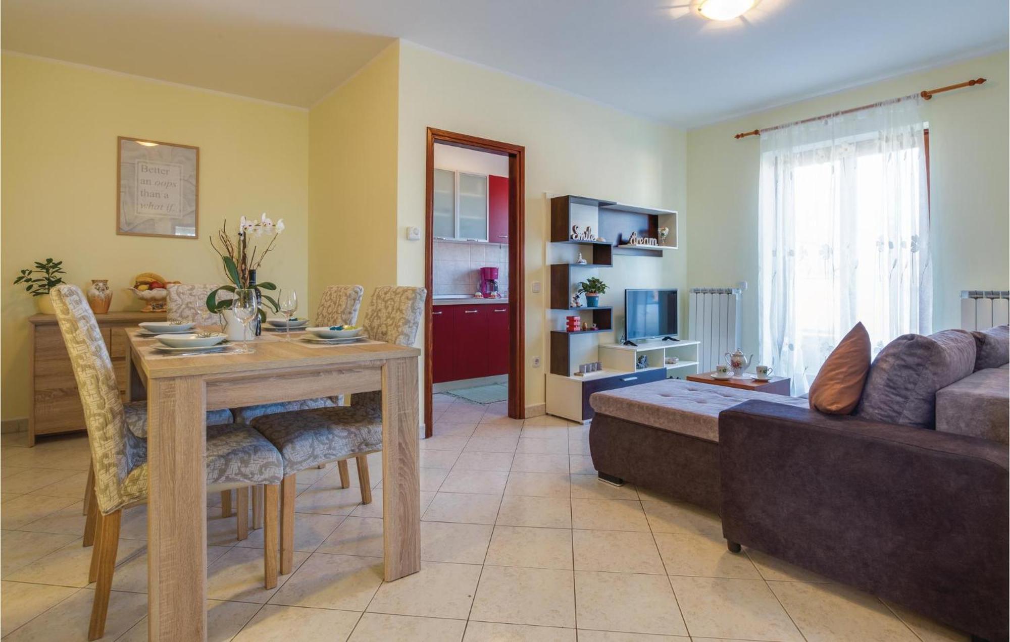Amazing Apartment In Porec With Kitchen Exterior foto