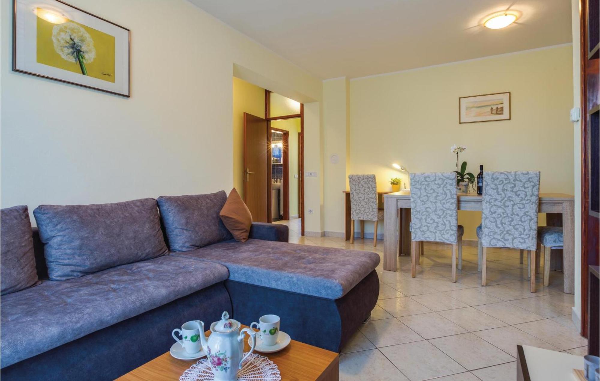 Amazing Apartment In Porec With Kitchen Exterior foto