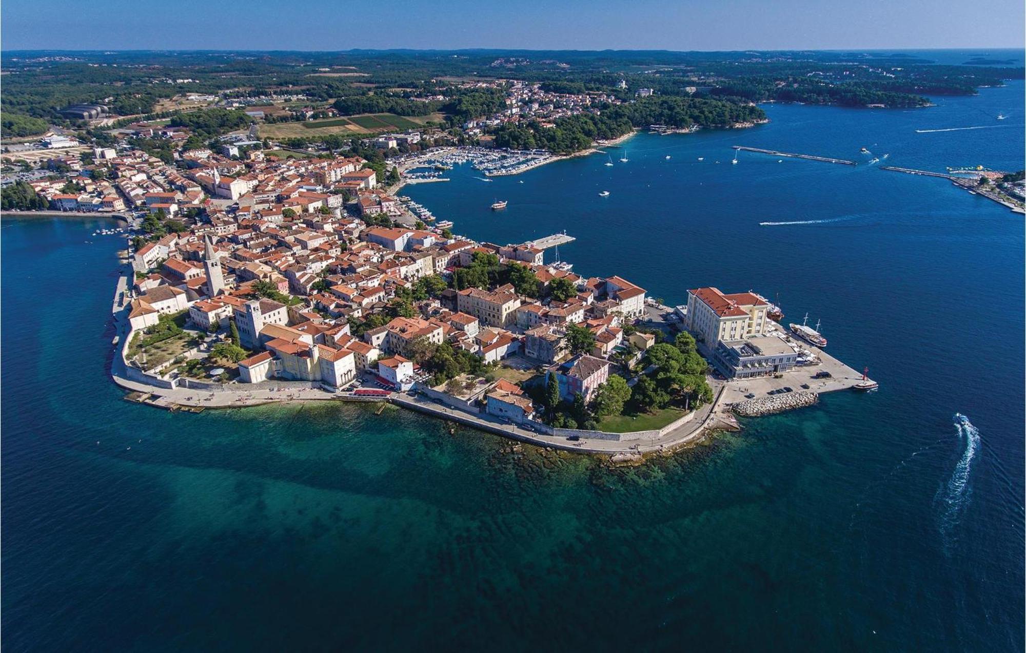 Amazing Apartment In Porec With Kitchen Exterior foto