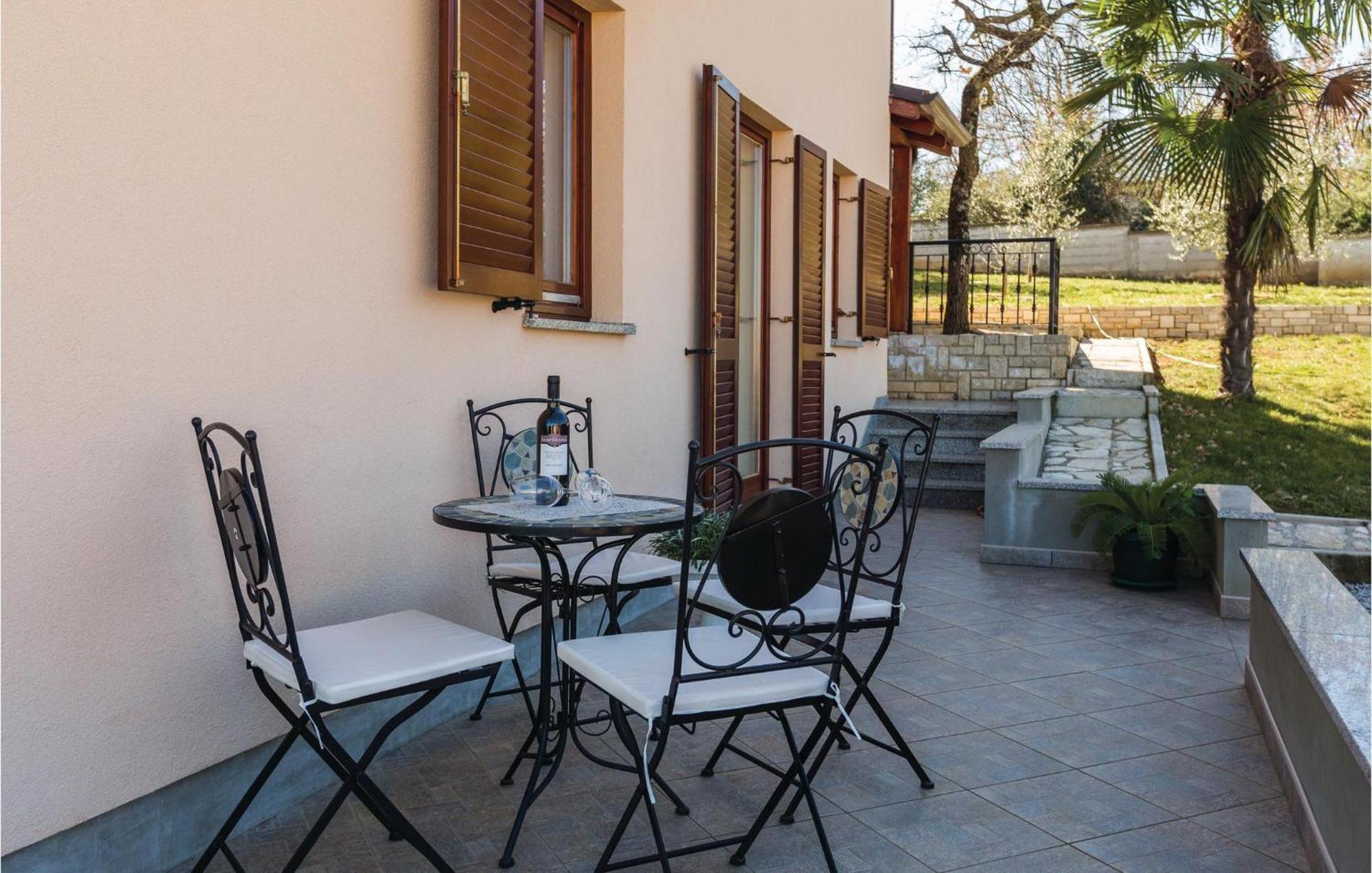 Amazing Apartment In Porec With Kitchen Exterior foto
